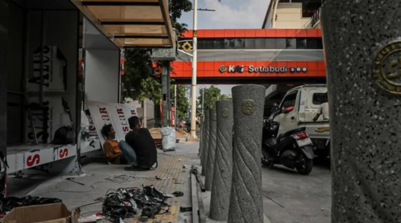 Pramono Resmikan JPO Rasuna Said Dilengkapi Spot Gembok Cinta